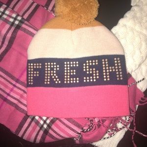 “Fresh” winter hat w/ cute Pom Pom